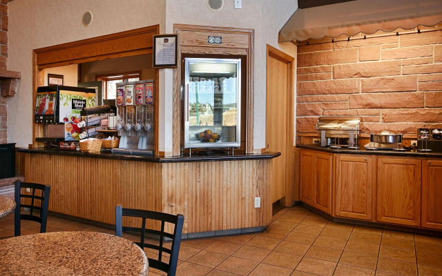 Best Western Plus Silver Saddle Inn