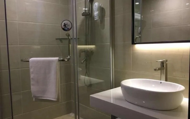 7 Days Premium Guangzhou Chenjiaci Metro Station