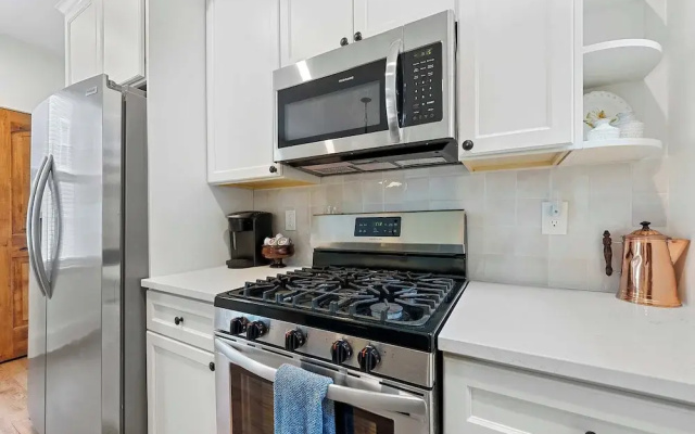Morrill Modern Retreat Desirable Marion Village!