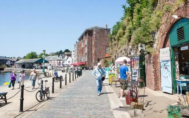 Cathedral Yard - Art Deco Luxury