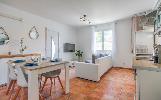 Relax piscine pétanque sauna jardin