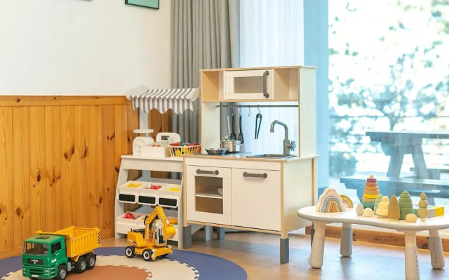 Yeosu Hi Mom Kids Family Pension Black