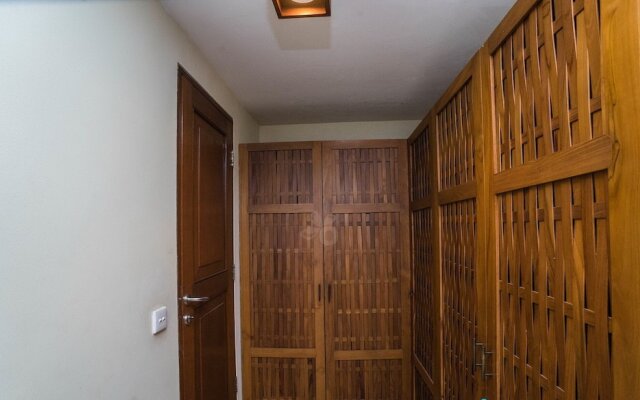 3 bedroom villa river side Legian