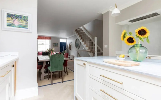 Callcott Street IV by Onefinestay