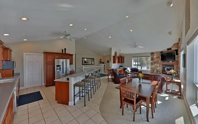 461 Balsh 5 Bedrooms 4.5 Bathrooms Home