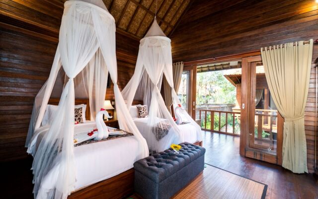 Tapa Bale Gede Nusa Lembongan