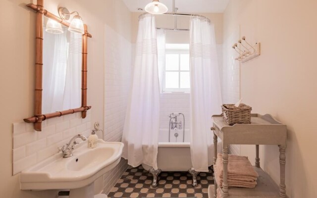 Pavillon De Subleine