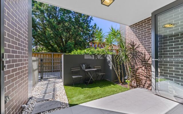 HomeHotel High-End 3 Bedroom Terrace with Parking