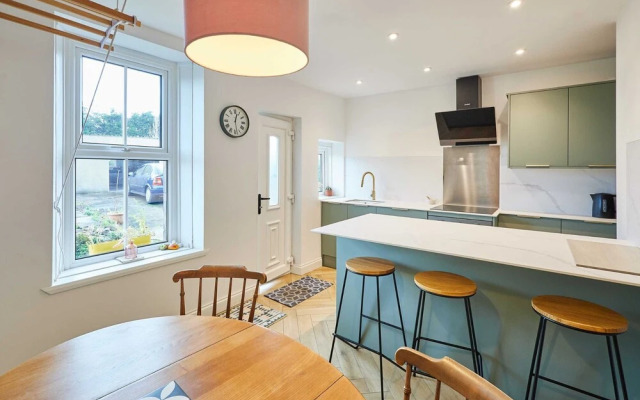 Host Stay Cheviot Street