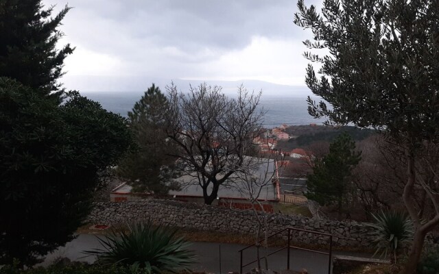 Cosy Apartment in Klenovica With Garden