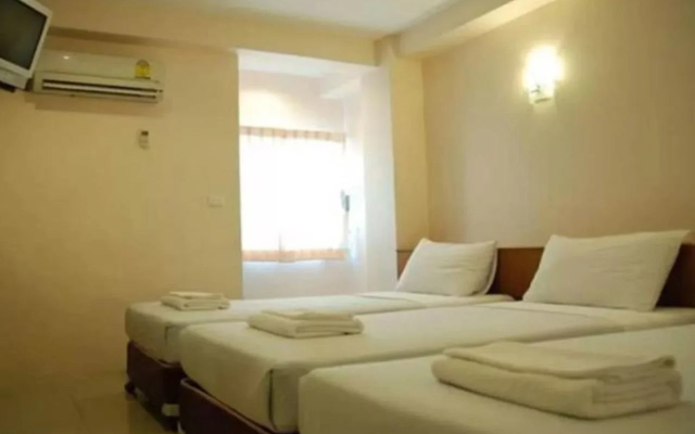 Rambuttri House