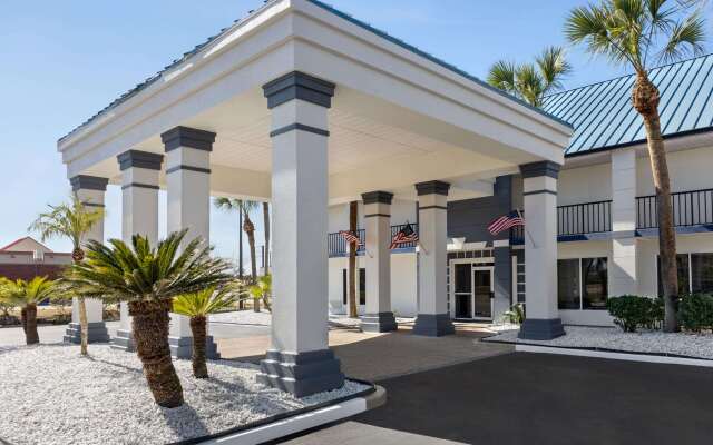 Days Inn by Wyndham Kingsland GA