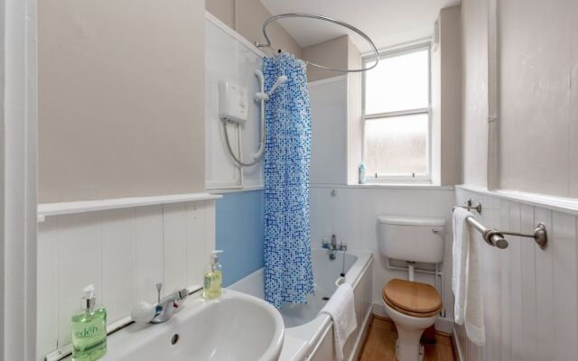 Silver Lining - St Leonard St Apartment