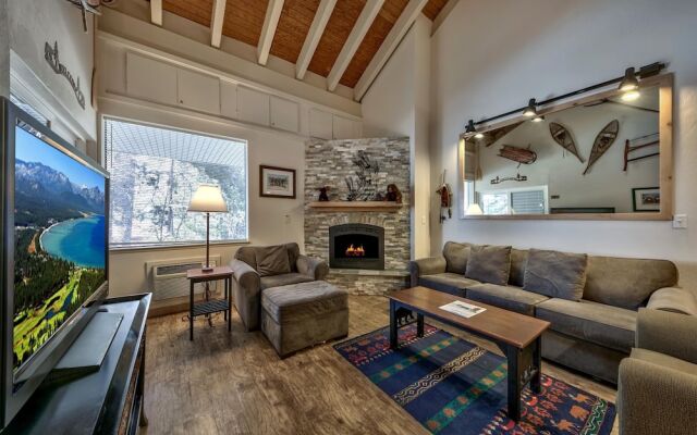 Newly Remodeled 1 Bed and Loft at Lakeland Village