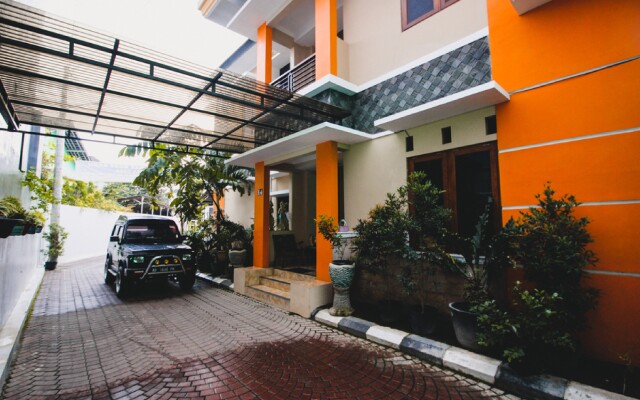 RedDoorz Plus @ Pogung Raya