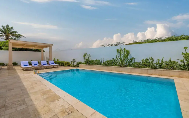 NEW 5br5 5BA Villa Private Pool Close 2 Beach