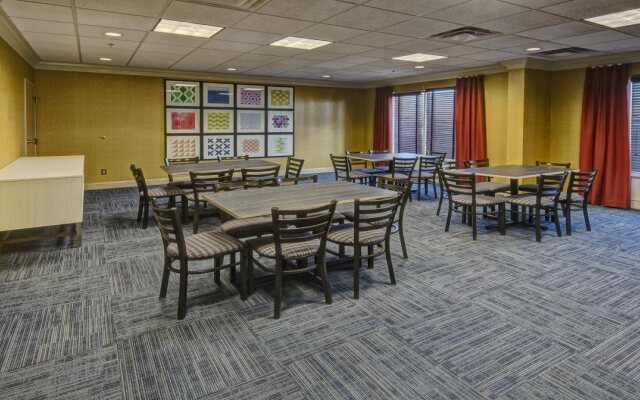 Holiday Inn Express & Suites London by IHG