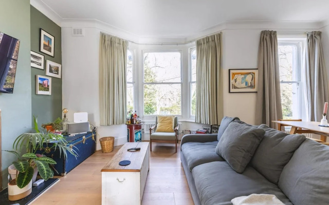 Leafy & Stylish Brixton Retreat