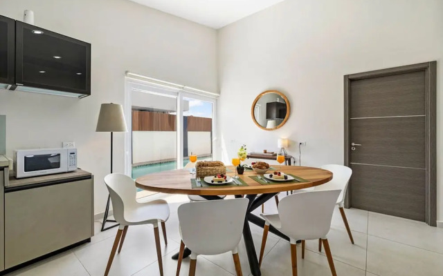 NEW Modern 3BR 3BA Private Pool Centrallylocated
