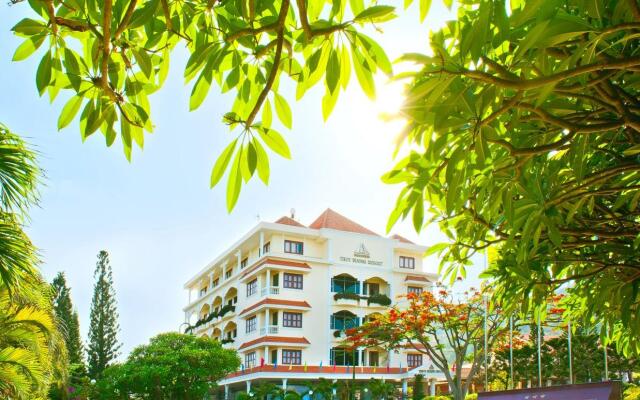 Tran Chau Beach & Resort