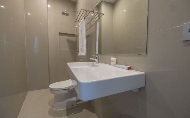 OYO 1679 Hotel Century Makassar