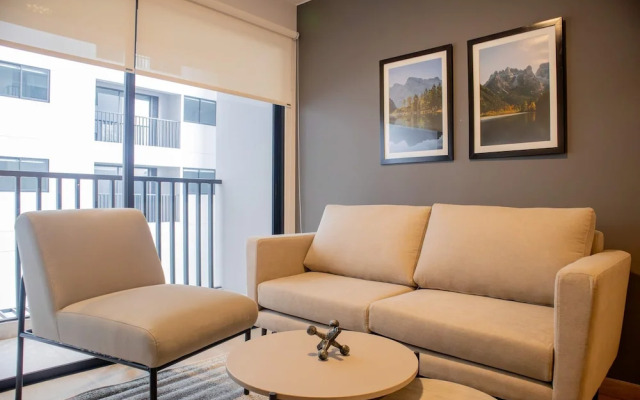 w Magnificent 2BR w/ Balcony in Miraflores