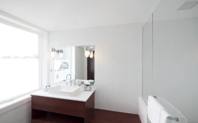 The Boathouse Waterfront Hotel & Marina