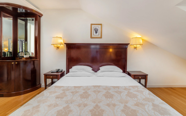 Hotel President Solin