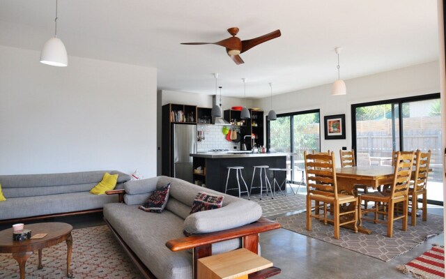 Armstrong'S - Close To Beach