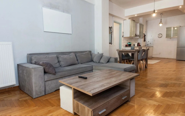 Modern 2 Bd Kipseli Hideaway Patio Apt