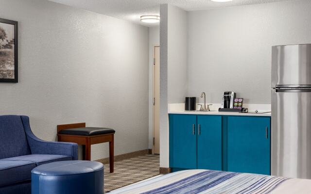 AmericInn by Wyndham Williamsburg