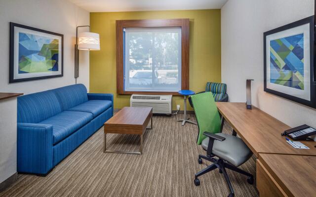 Holiday Inn Express and Suites Modesto by IHG