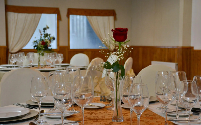 Borde Lago Hotel