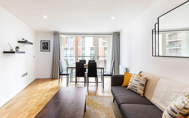 Bright Battersea Apartment