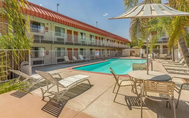Motel 6-Fresno, CA - Yosemite Hwy