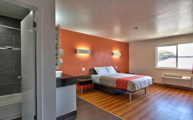Coastal Valley Inn