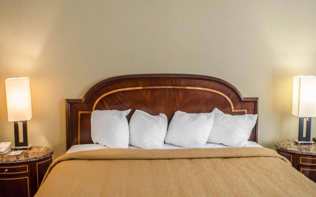 Quality Inn & Suites Pensacola Bayview