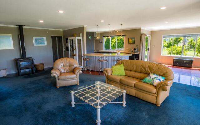 La Casa Al Mare - Golden Bay Beach House