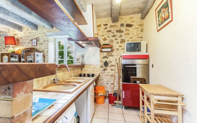 Beautiful Holiday Home in Wooded Grounds Near Villefranche-du-périgord