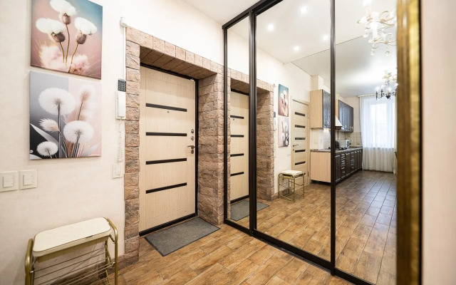 Пять Звезд на Ленина 51