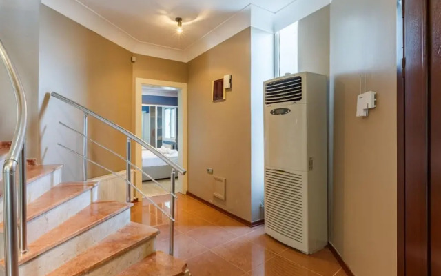 Charming Villa With Pool and Garden in Gebze