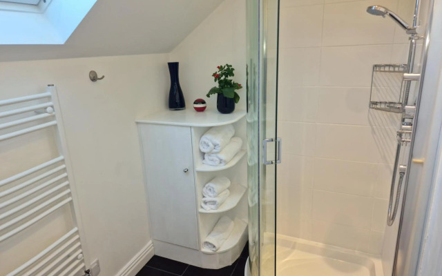 Blue Hills Luxury Coastal Apartment