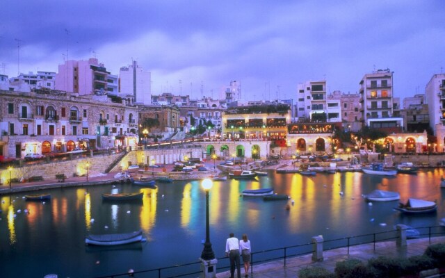 Luxury Apt With Side Seaviews and Pool, Best Location