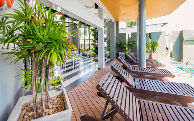OYO 241 Ratana Hotel Sakdidet