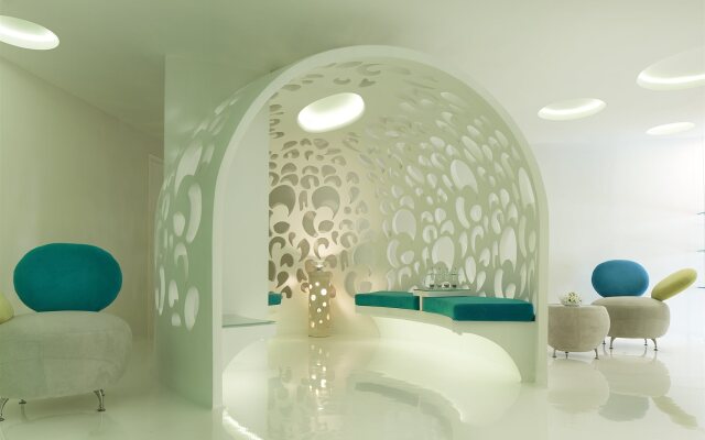 Double-Six Luxury Hotel