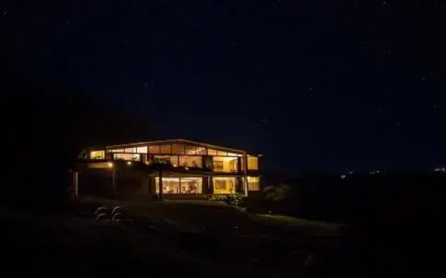 The Glass House by Vista Rooms