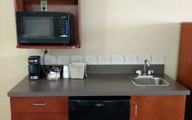 Super 8 By Wyndham High Level Ab