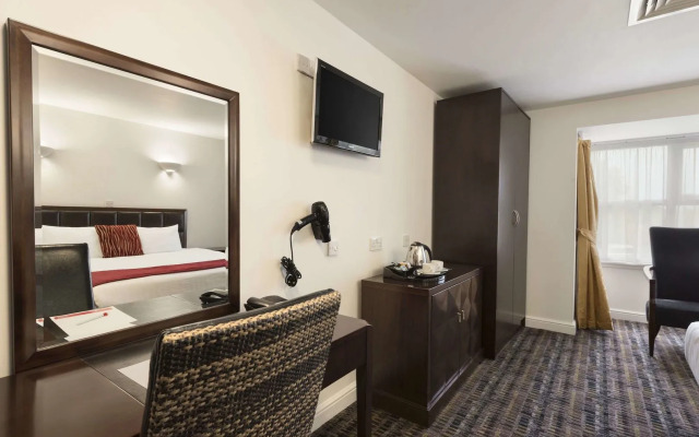 Riverside Hotel