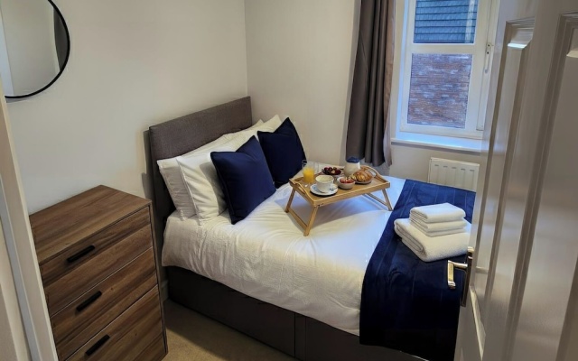 Teams, 4br, 9 Single Beds, Parking & Garden, MoD