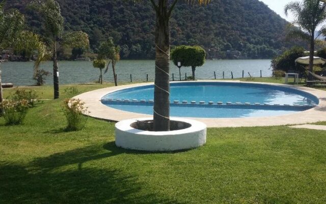 Hotel Brisas del Lago